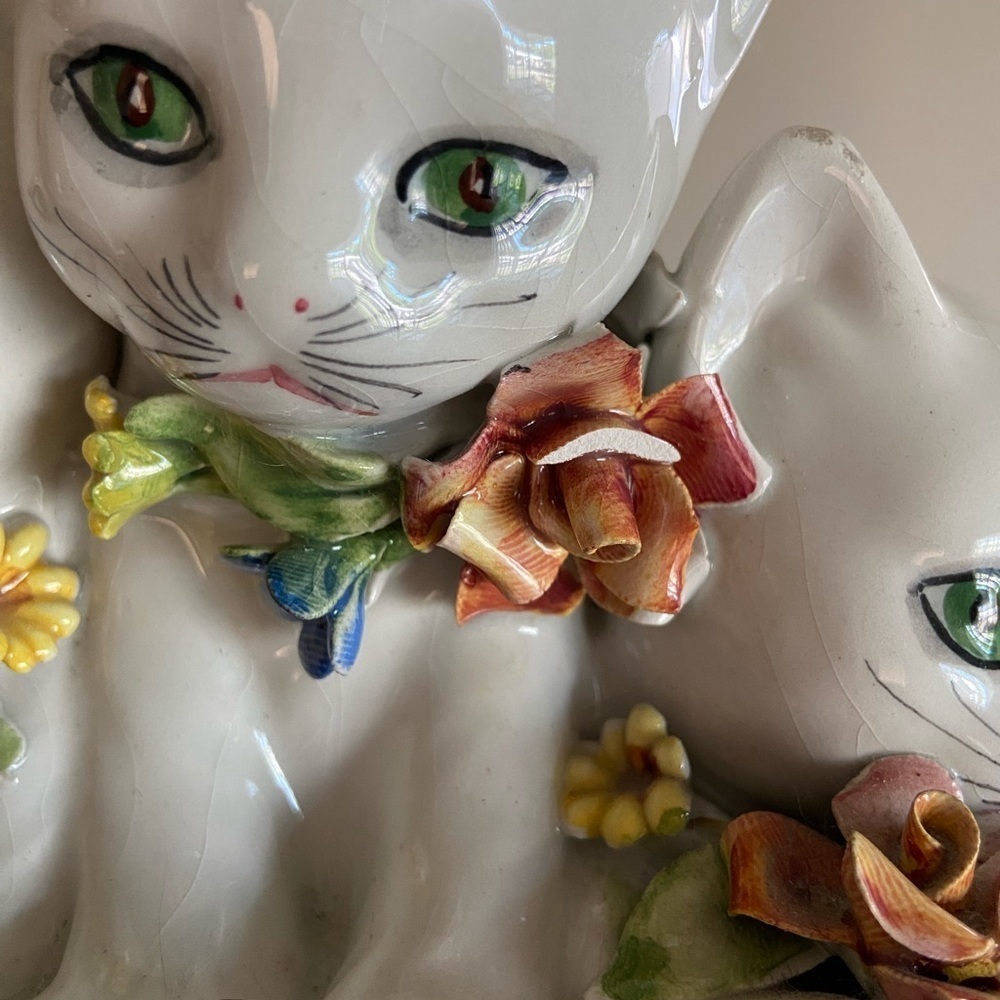 Vintage White Kittens Cats in Basket w/ Flower Collars Money Bank Made in Italy - Picture 3 of 13